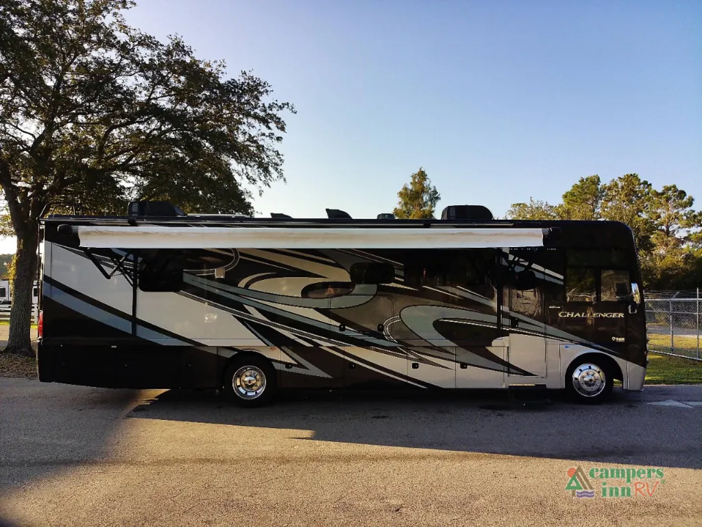 2021 Thor Motor Coach Challenger 35MQ, Photos photo 13
