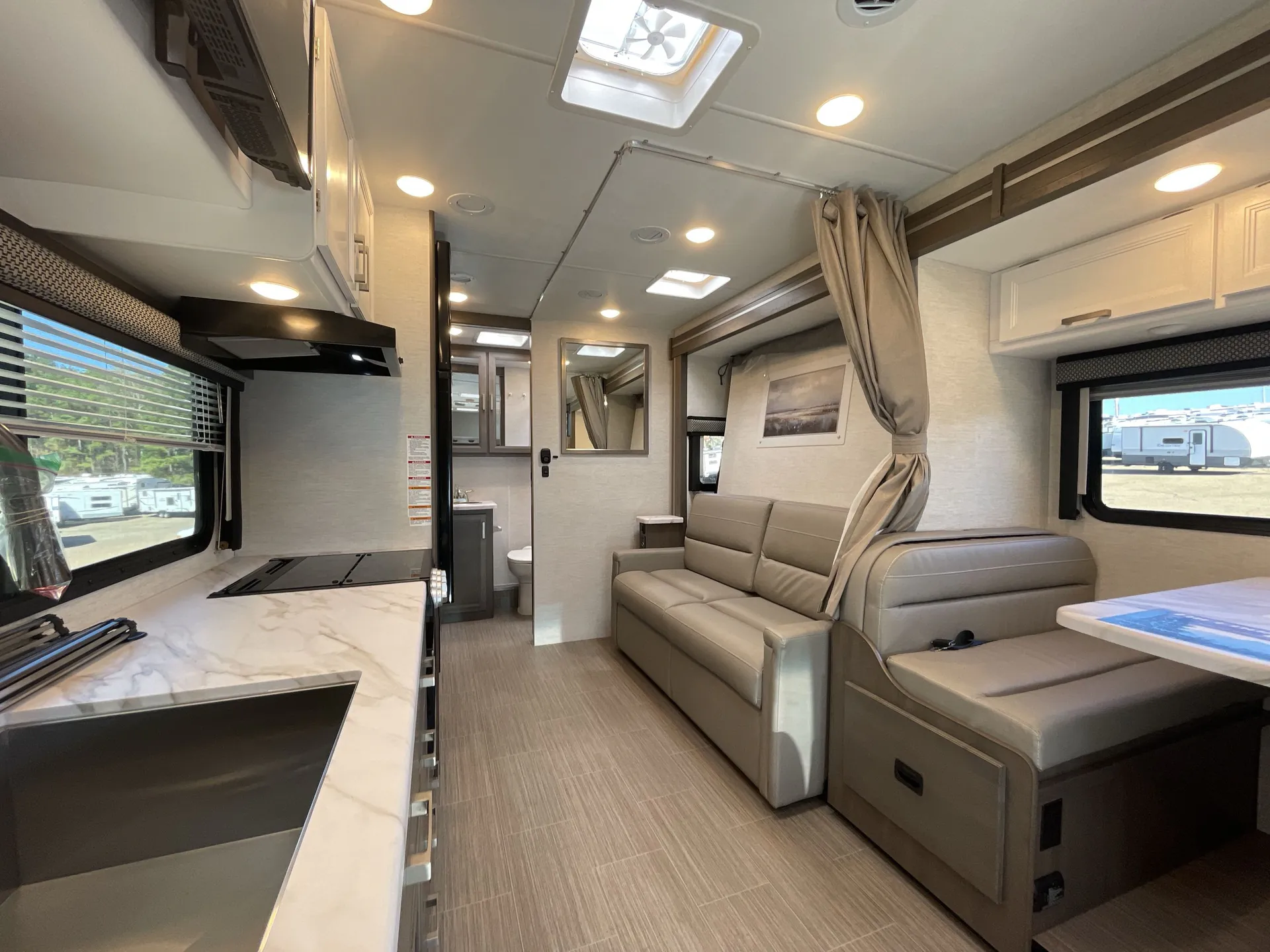 2025 Thor Motor Coach Freedom Elite 24FL - Photo 3
