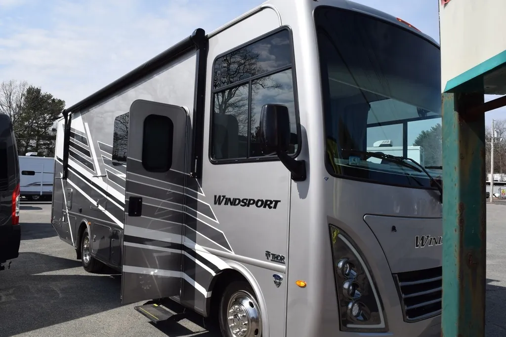 2025 Thor Motor Coach Windsport 29L - Photo 3
