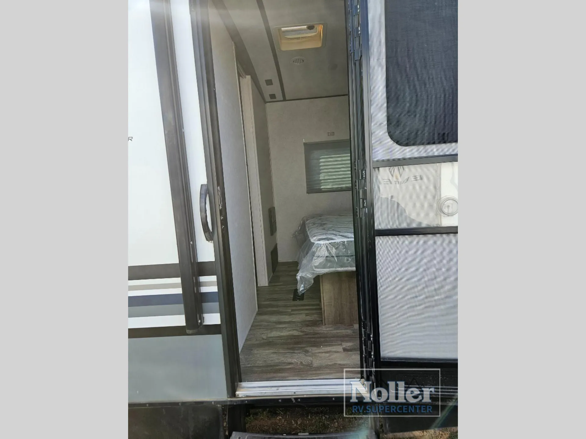 2019 Forest River Surveyor 266RLDS — Photo 7