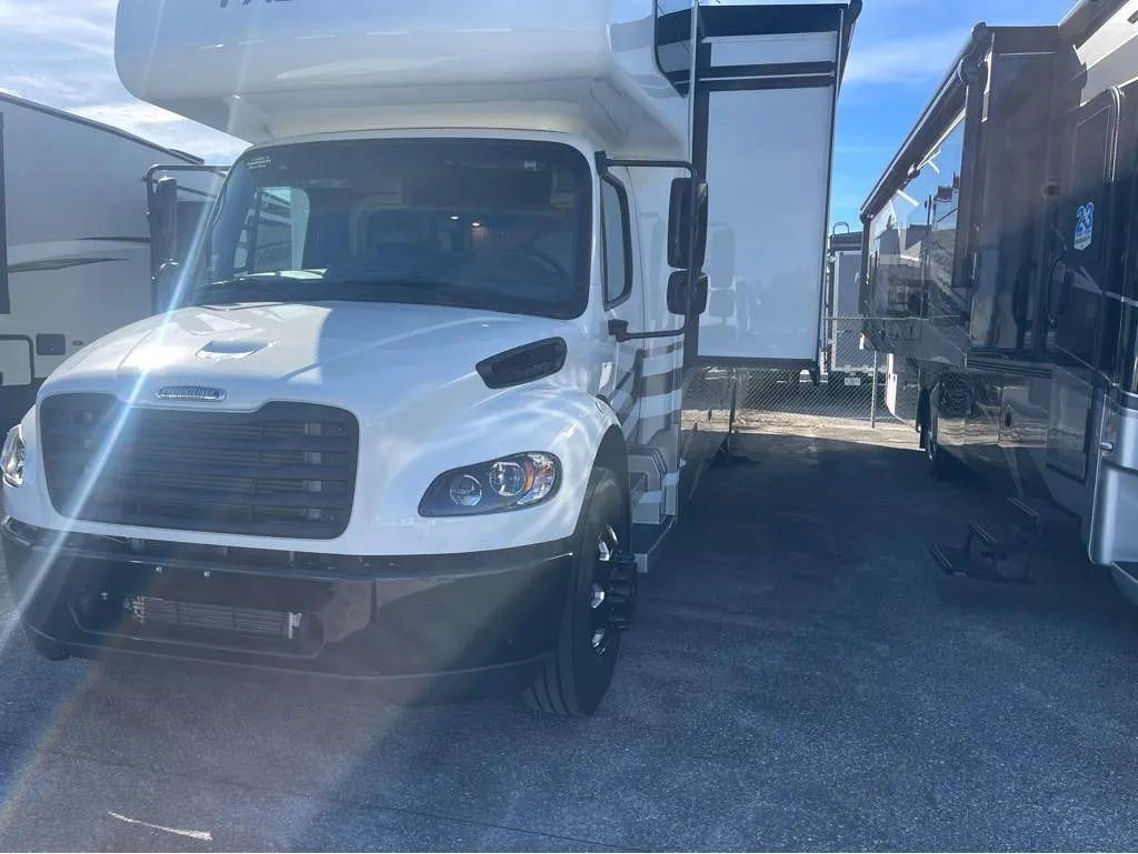 2026 Thor Motor Coach Pasadena 38DX - Photo 4