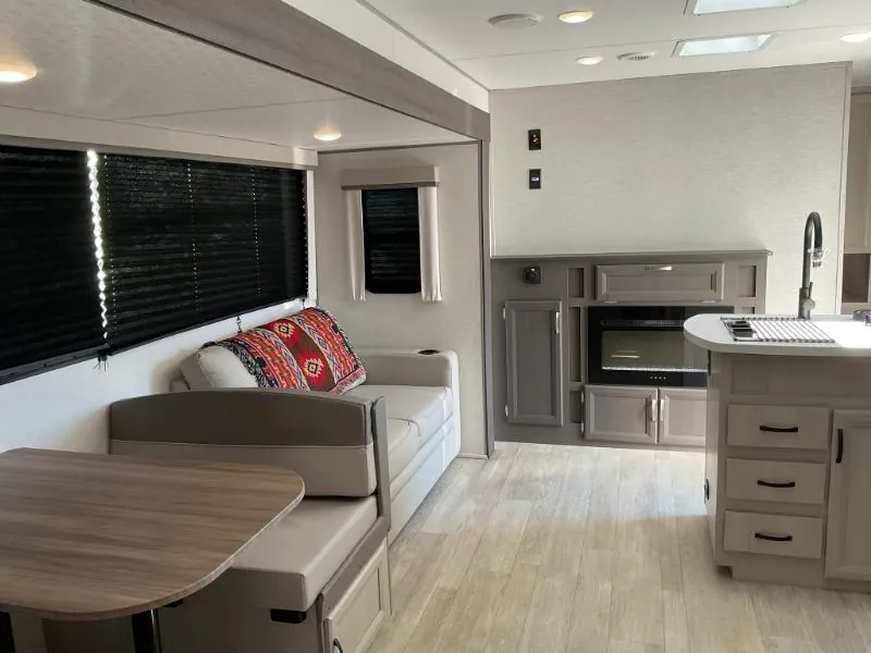 2027 Coachmen Catalina Legacy Edition 333DBDSCK, Photos photo 7