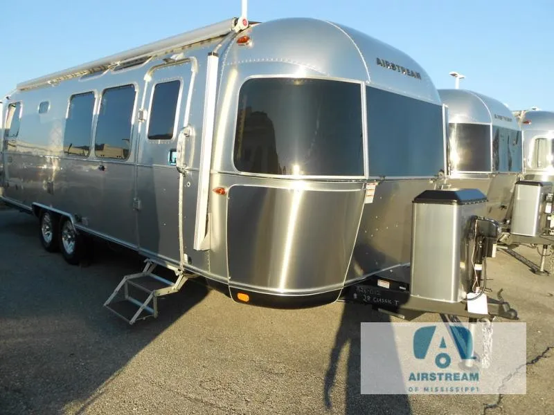 2026 Airstream Classic 28RB - Photo 2