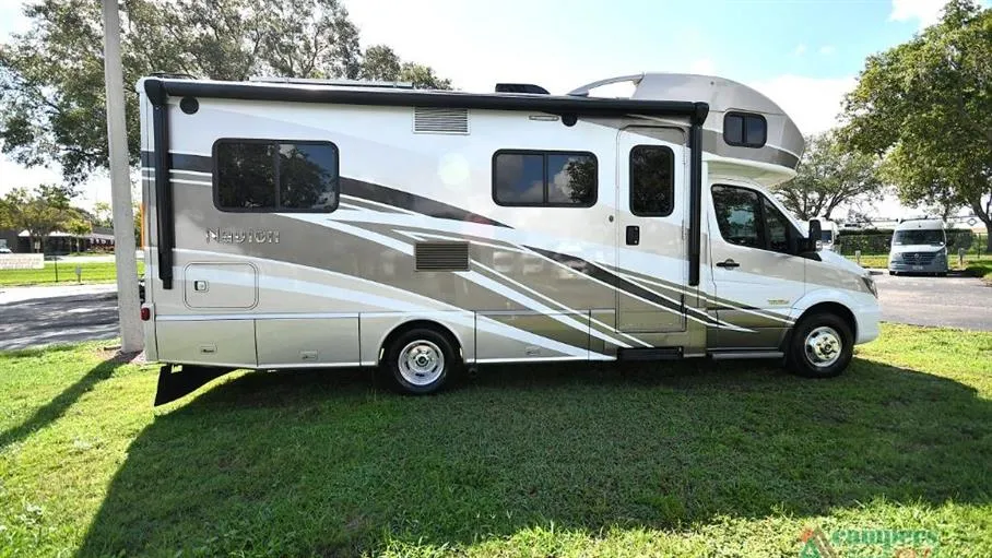 2018 Winnebago Navion 24V - Photo 3