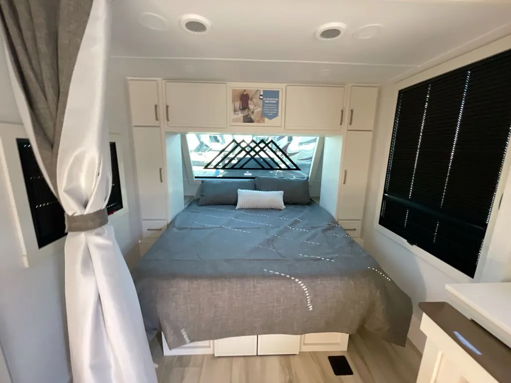 2026 Brinkley Model I 235, Photos photo 6