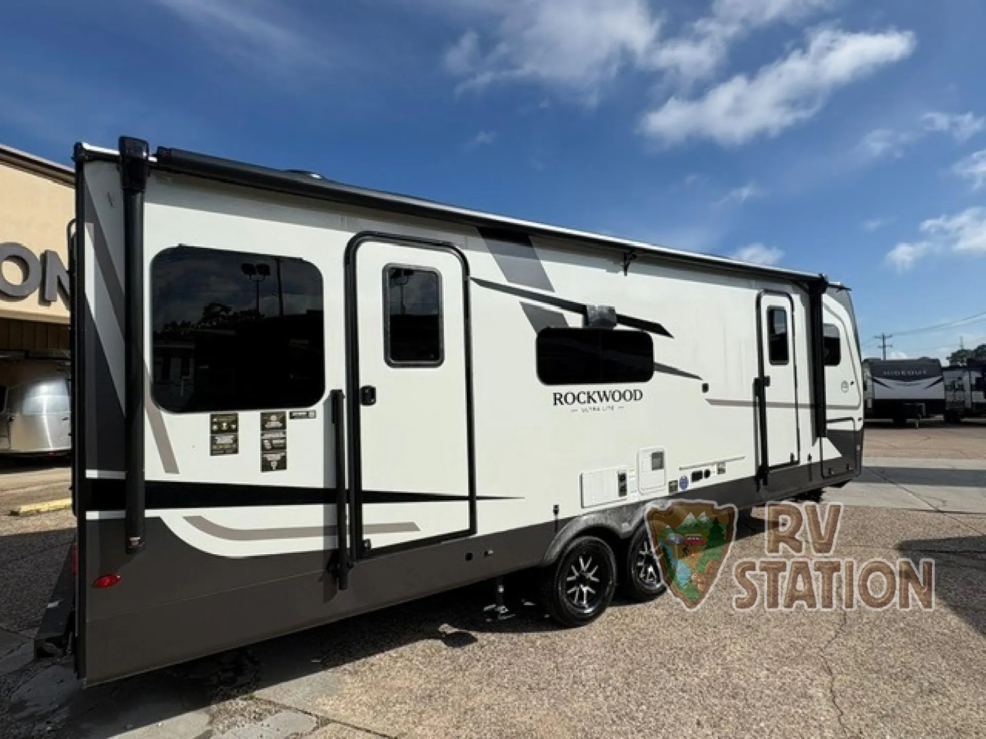 2027 Forest River Rockwood Ultra Lite 2618RD — Photo 6