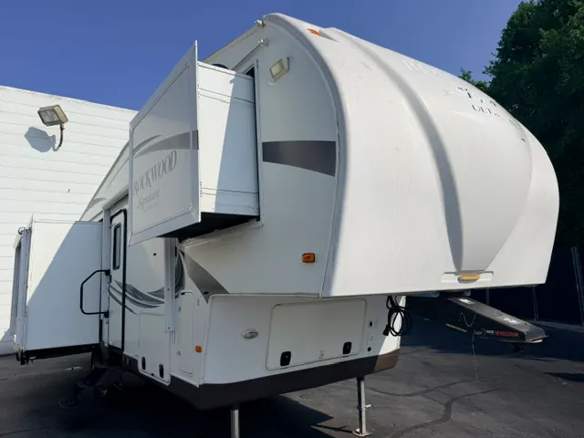 2015 Forest River Rockwood Signature Ultra Lite 8289WS - Photo 2