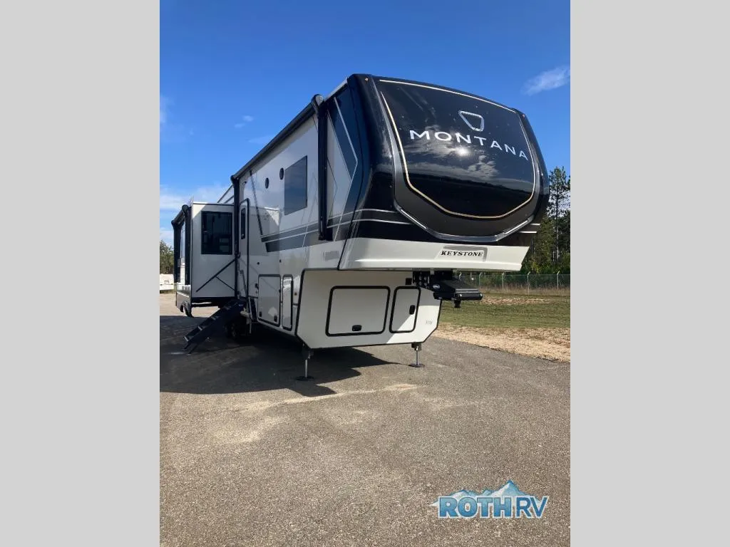 2026 Keystone Montana 3123RL - Photo 2