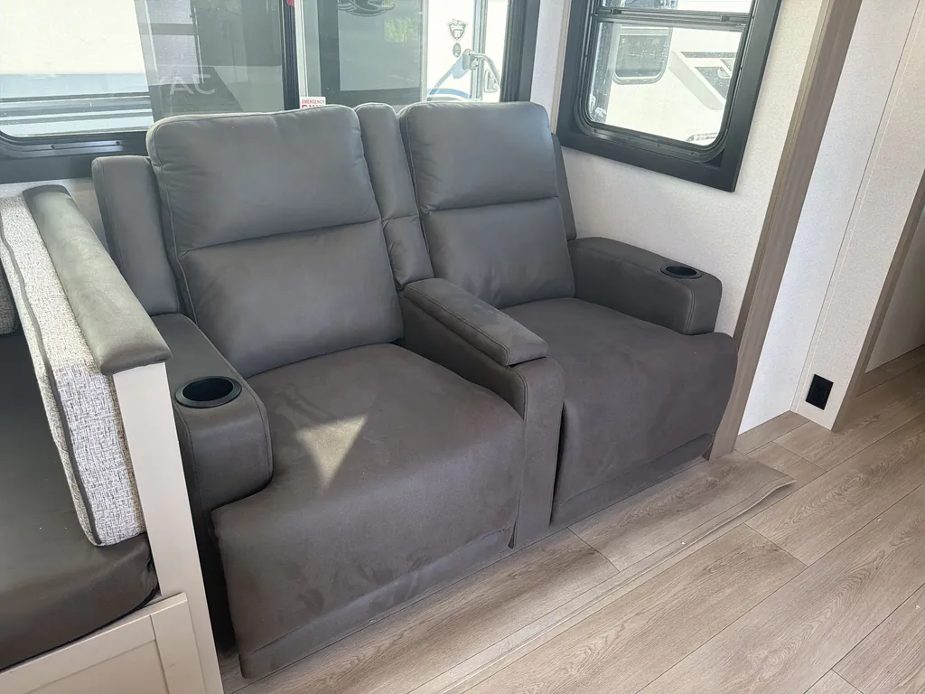 2027 Jayco Jay Feather 29BHB, Photos photo 11