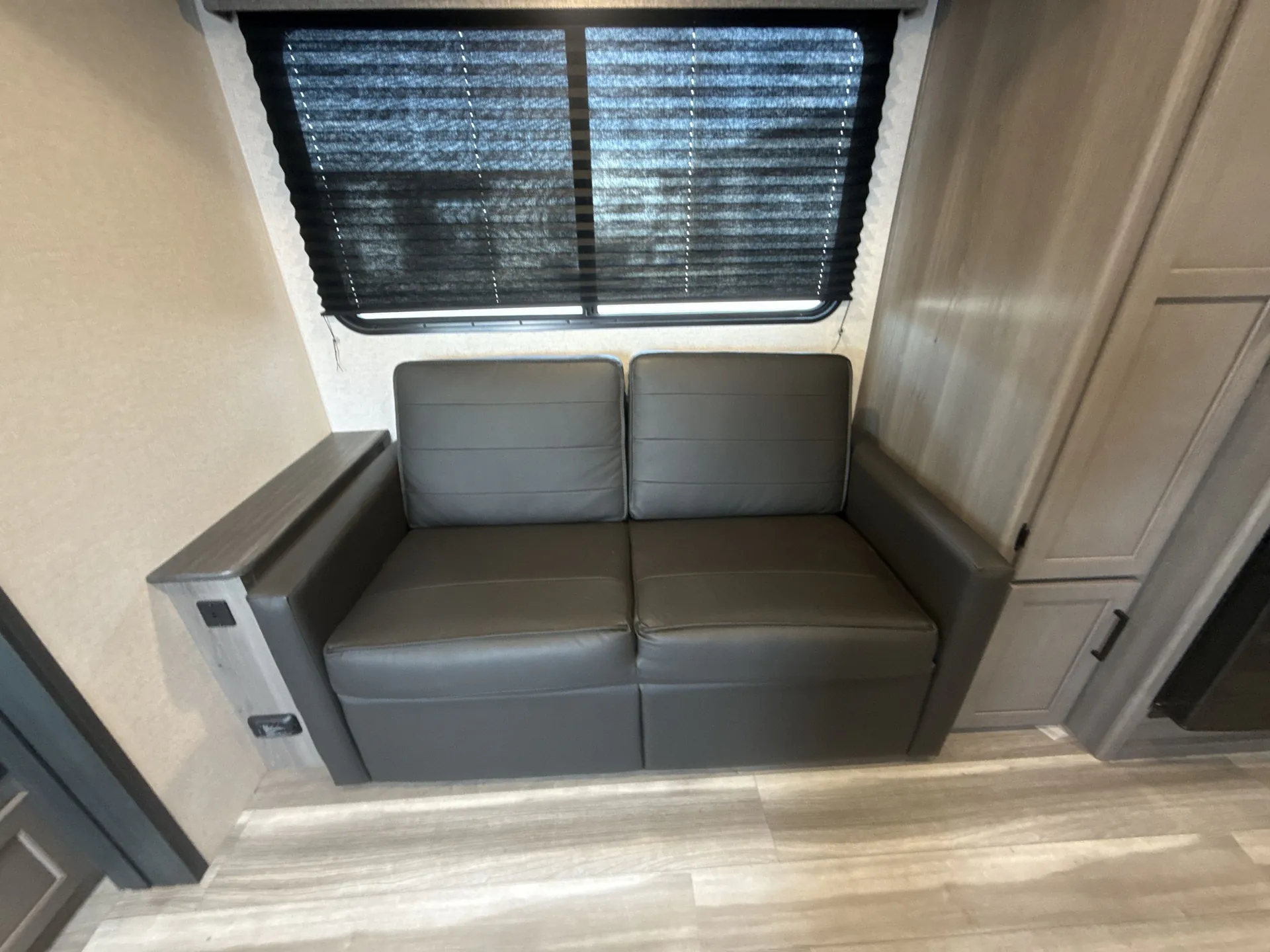2024 Keystone Hideout 25RDS — living area main