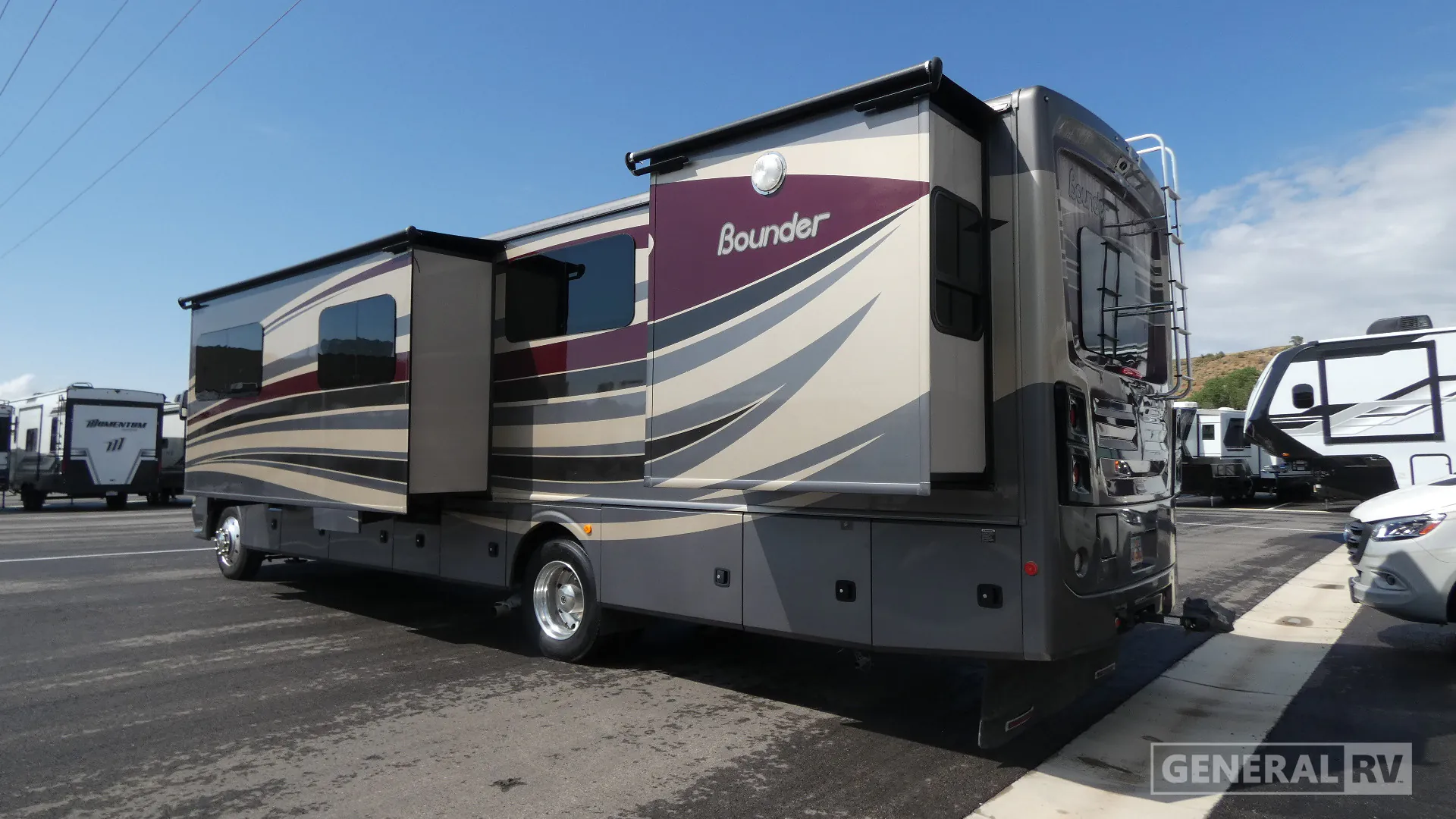 2017 Fleetwood Bounder 36X - Photo 4