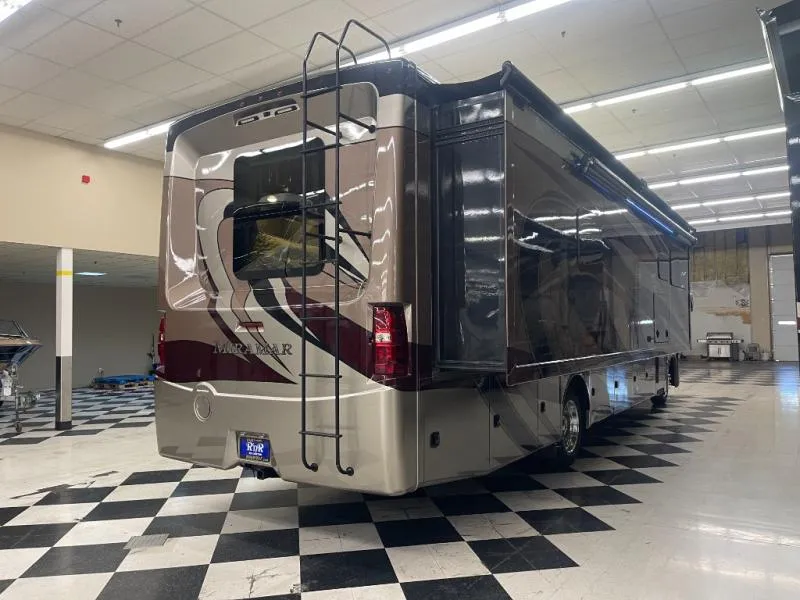 2019 Thor Motor Coach Miramar 35.2 - Photo 4
