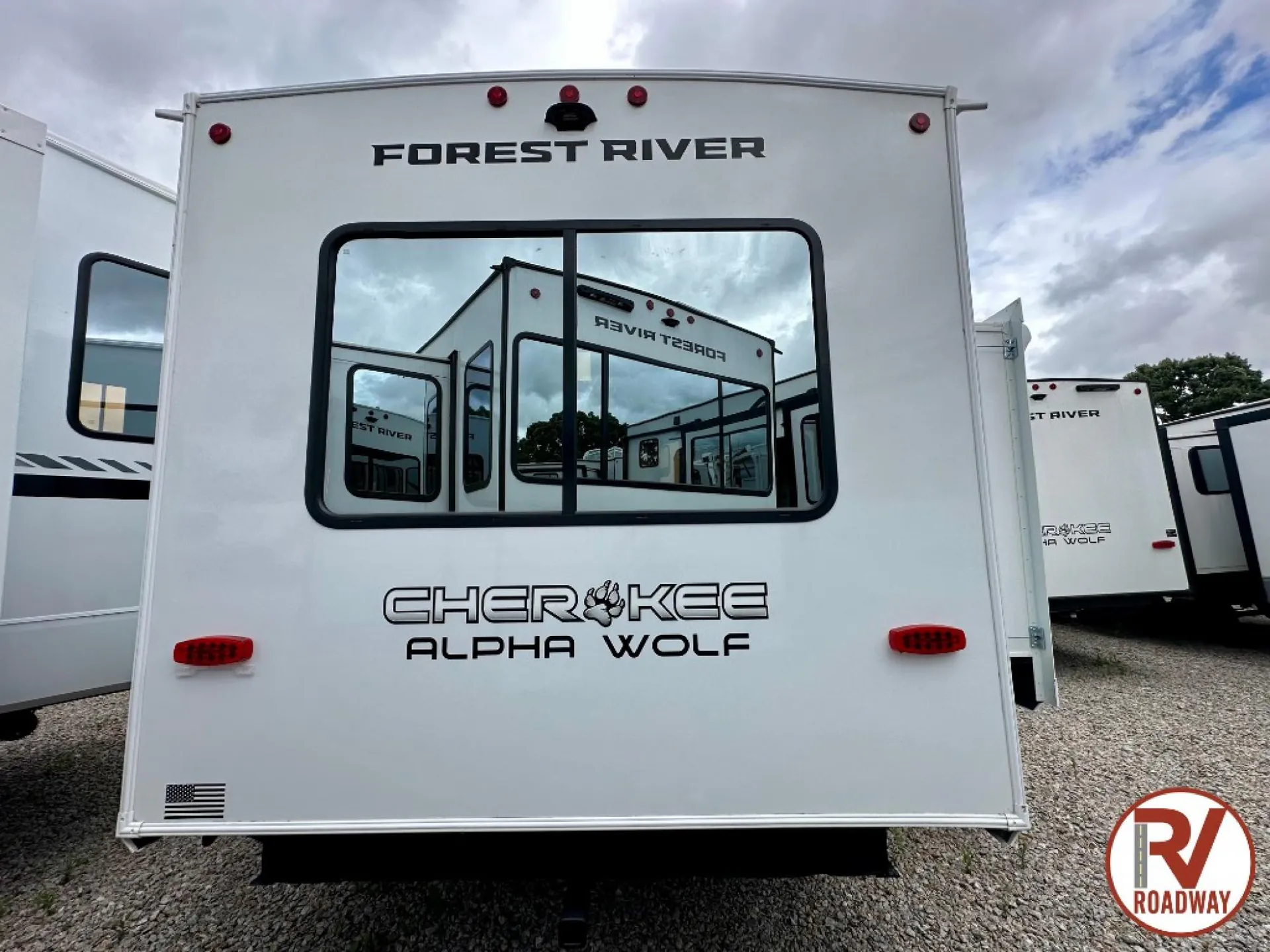 2026 Forest River Cherokee Alpha Wolf 33RL - Photo 4