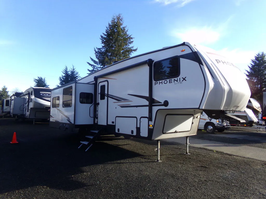 2025 Shasta Phoenix Lite 30RLS - Photo 2