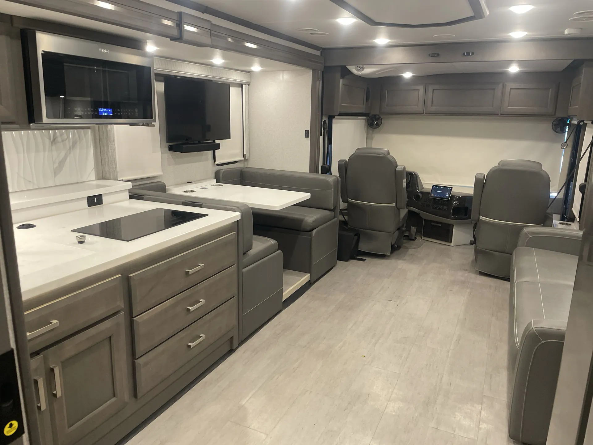 2024 Thor Motor Coach Riviera 39BH — living area main