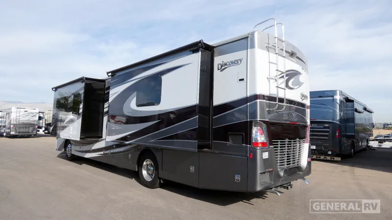 2021 Fleetwood Discovery 38F - Photo 4