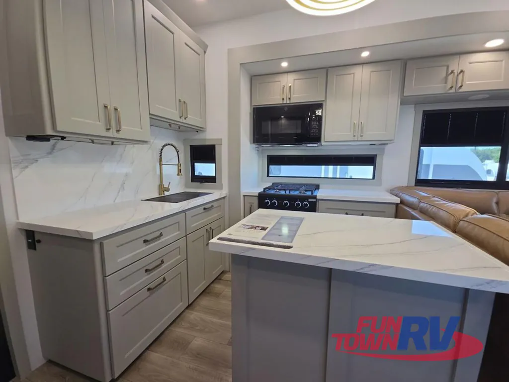 2026 Brinkley Model G 3950, Photos photo 18