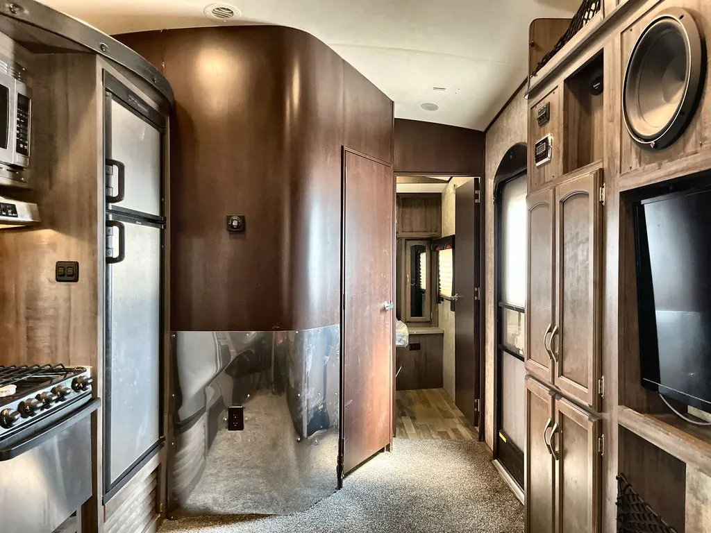 2016 Winnebago Spyder 24FQ - Photo 2