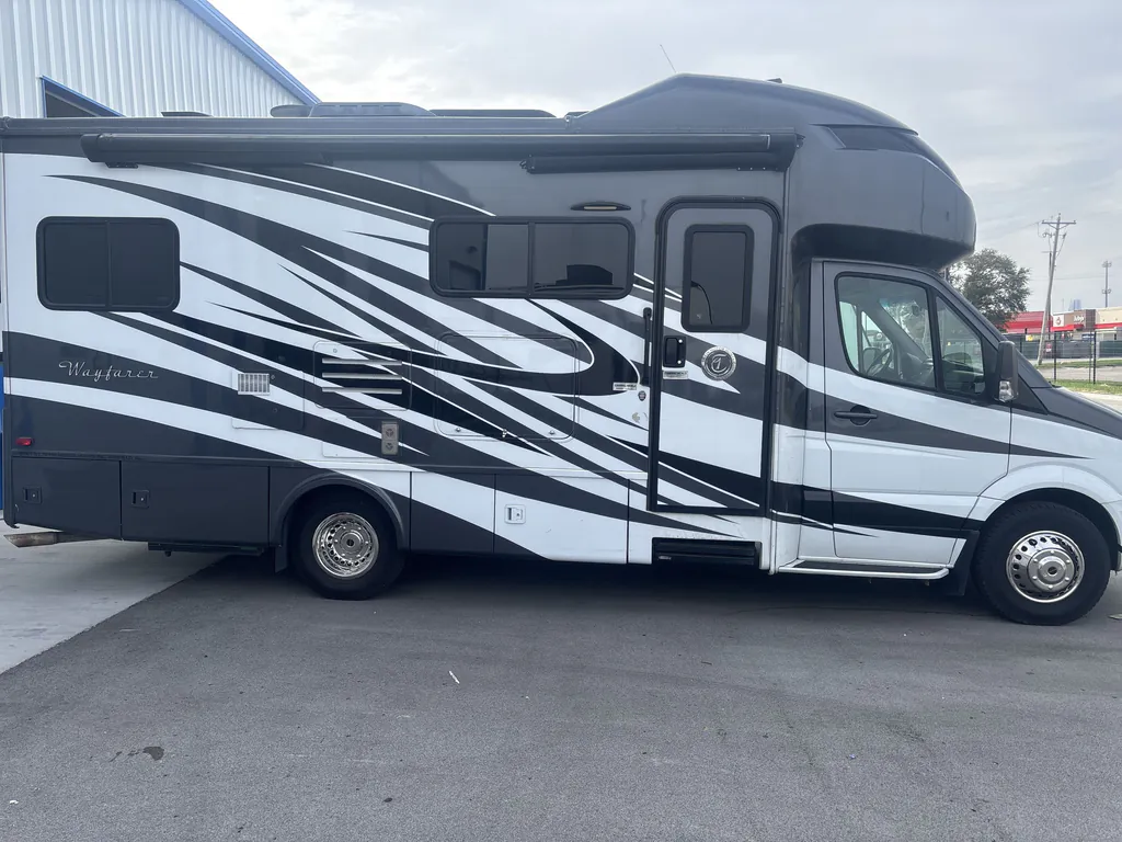 2017 Tiffin Wayfarer 24 QW, Photos photo 5