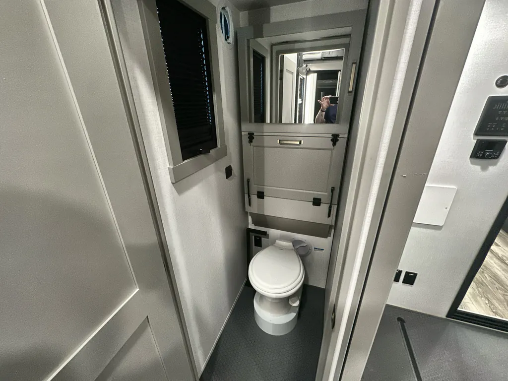 2025 Brinkley Model G 3950, Photos photo 17