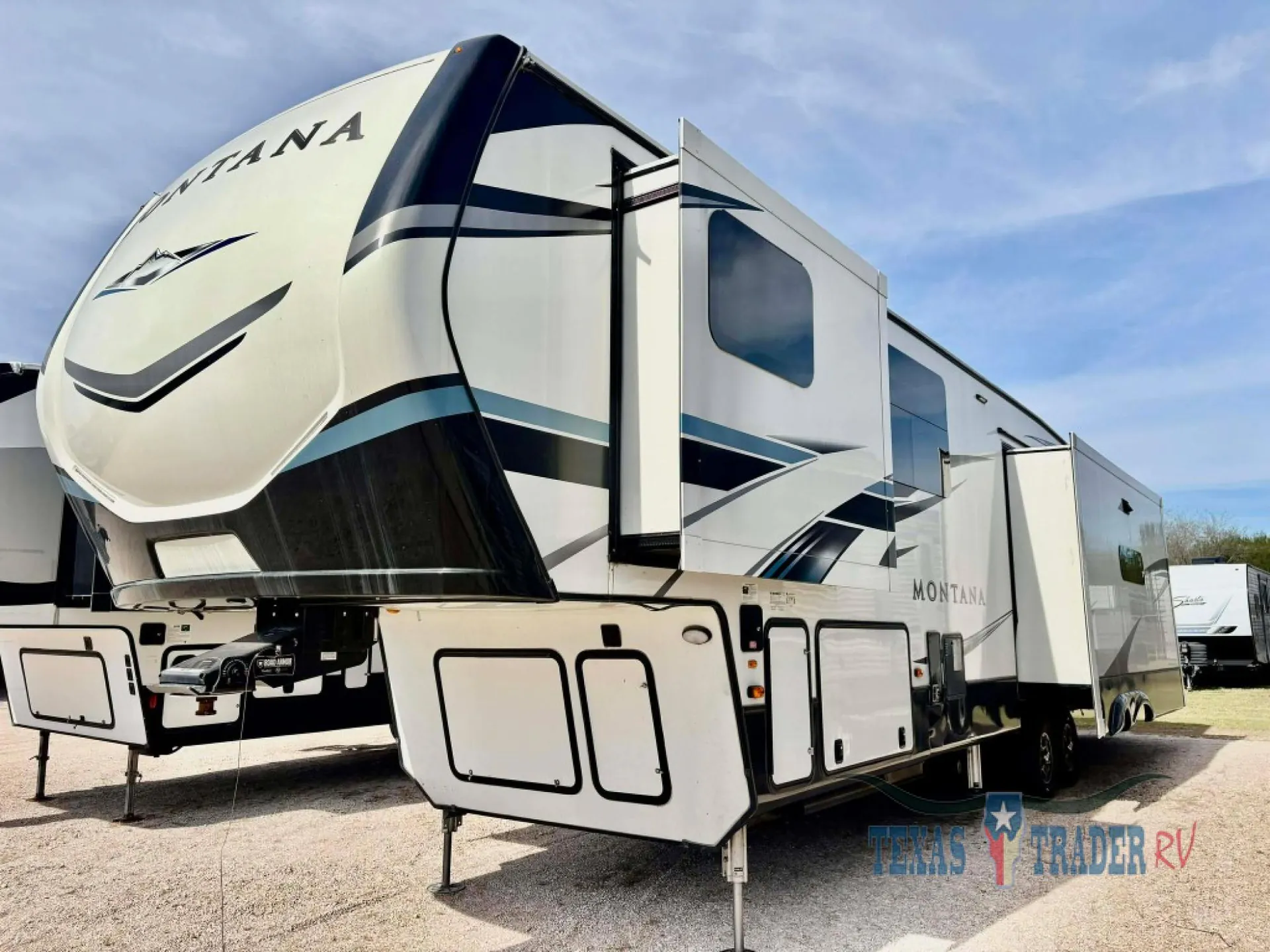 2021 Keystone Montana 3781RL - Photo 3