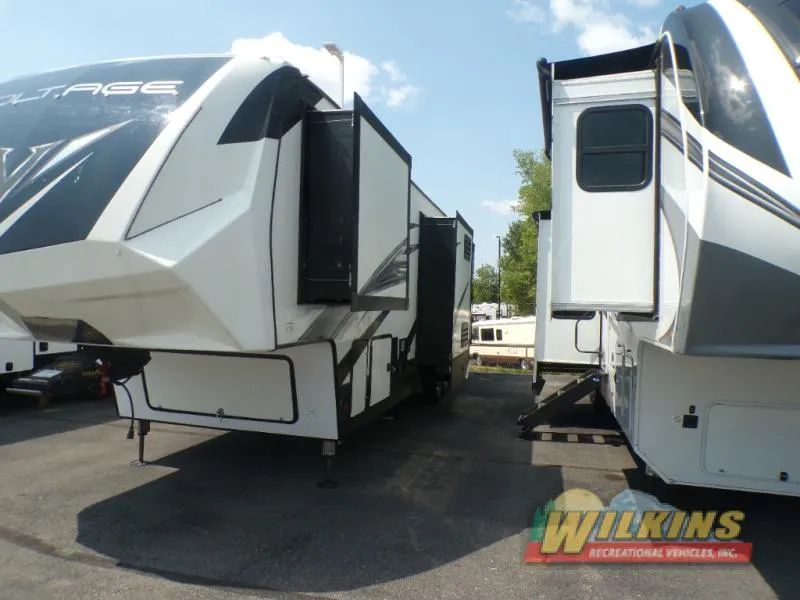 2019 Dutchmen Voltage 3615 - Photo 3