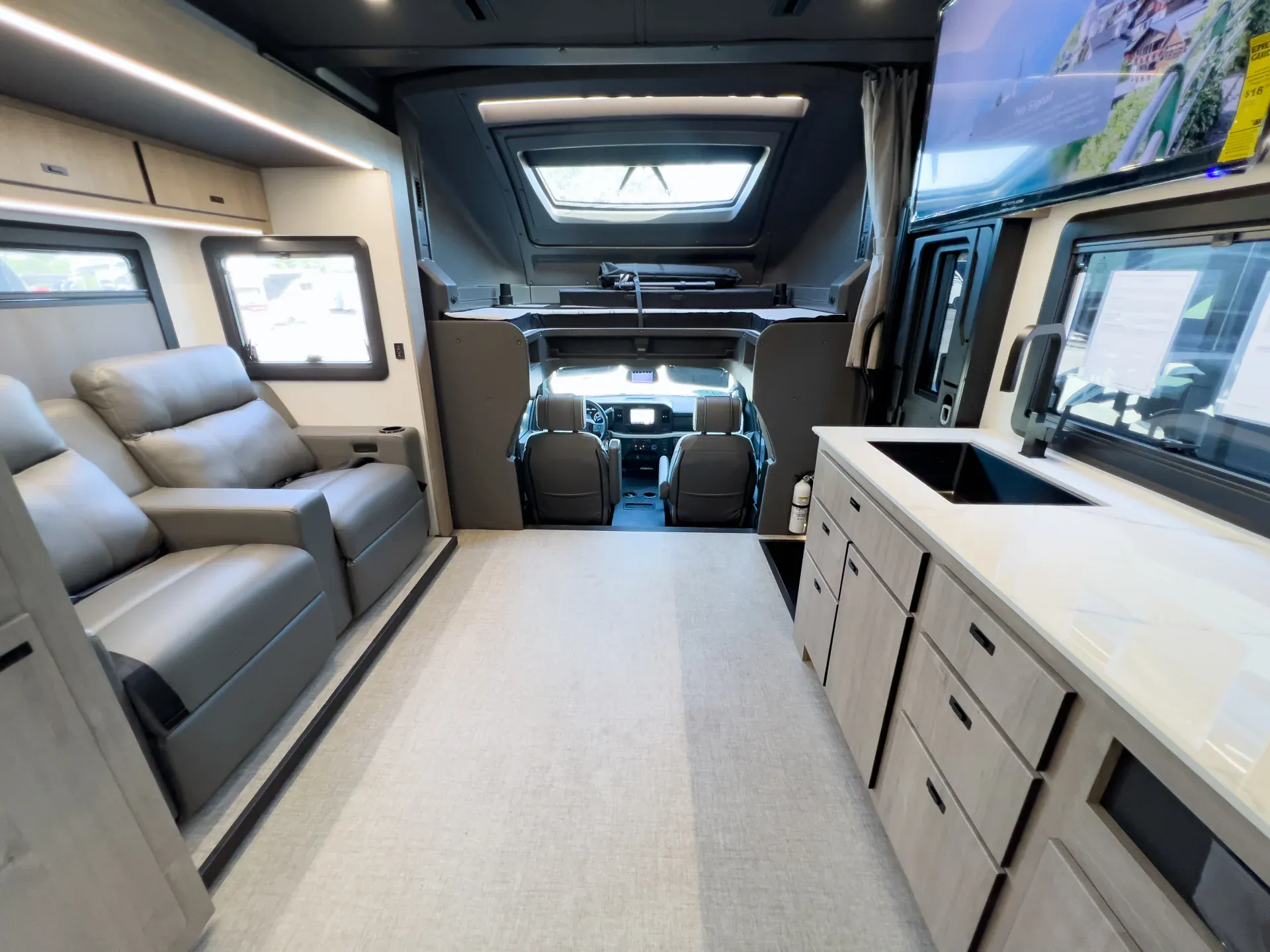 2027 Grand Design Lineage Series F 29AN5 - Photo 4