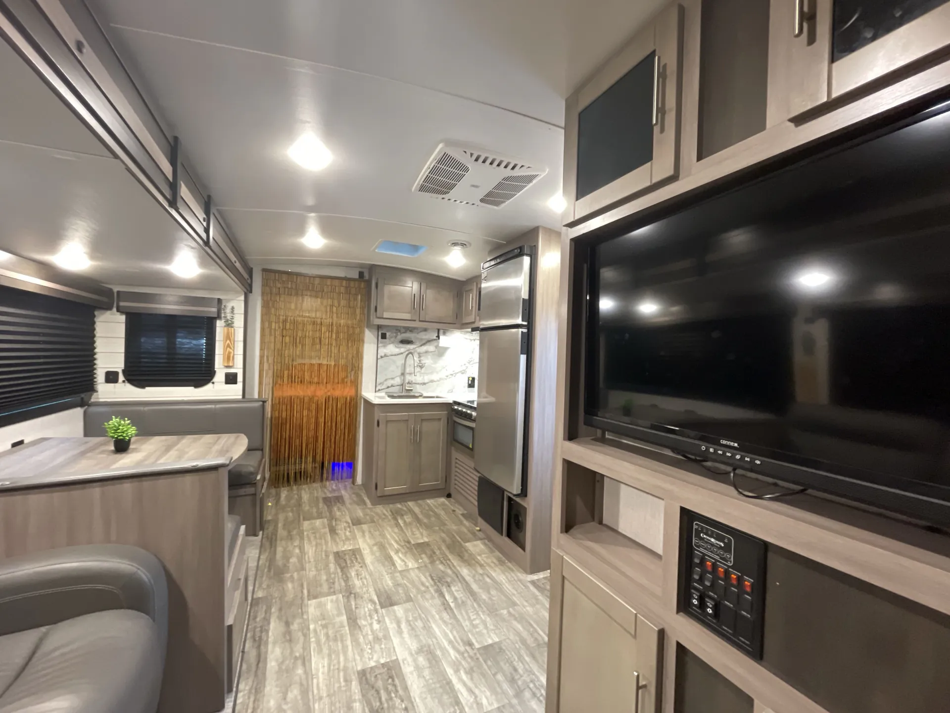 2022 CrossRoads Sunset Trail Super Lite SS299QB — living area main
