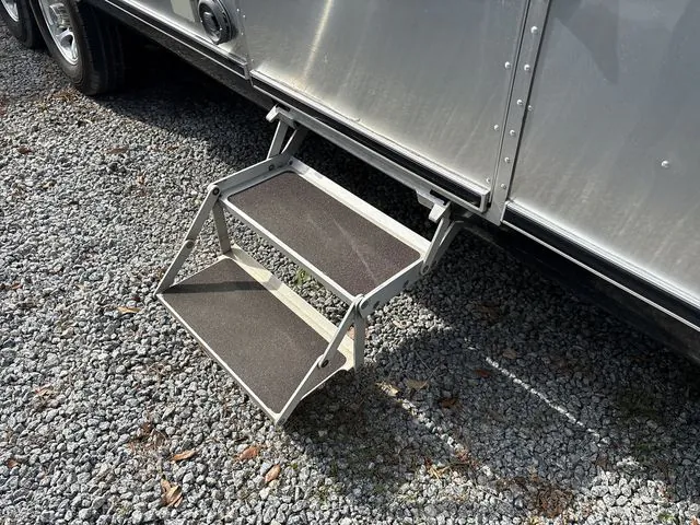 2018 Airstream Classic 33FB - Photo 3