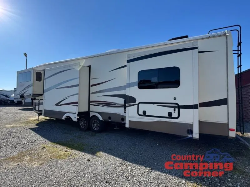 2016 Forest River Cardinal 3825FL - Photo 3