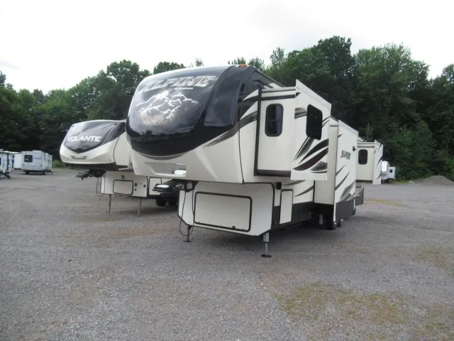 2018 Keystone Alpine 3661FL - Photo 4