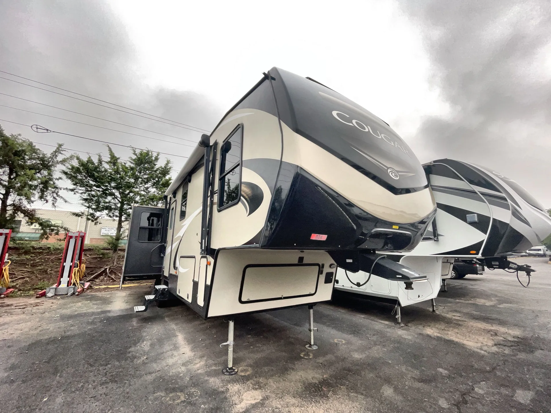 2018 Keystone Cougar 338RLK - Photo 2
