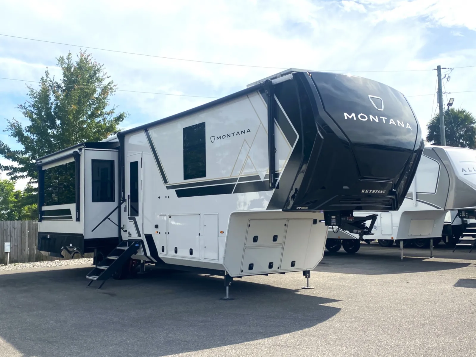 2026 Keystone Montana 3100RL - Photo 2