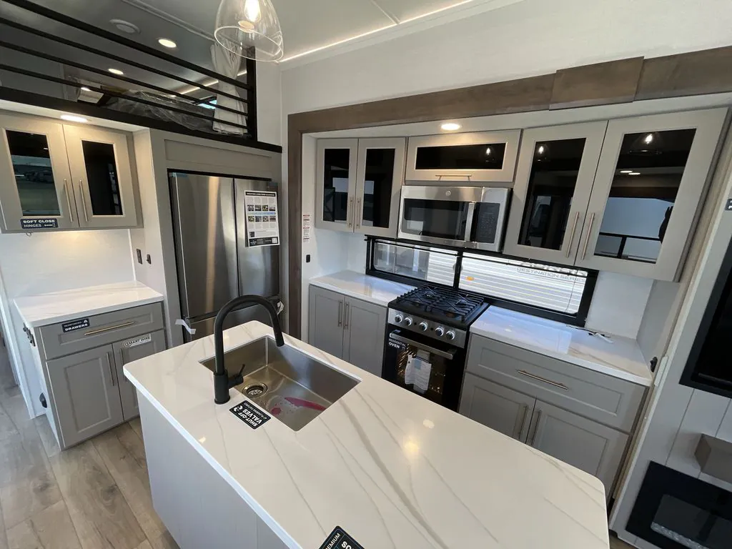 2026 Alliance RV Benchmark 44LFT - Photo 3