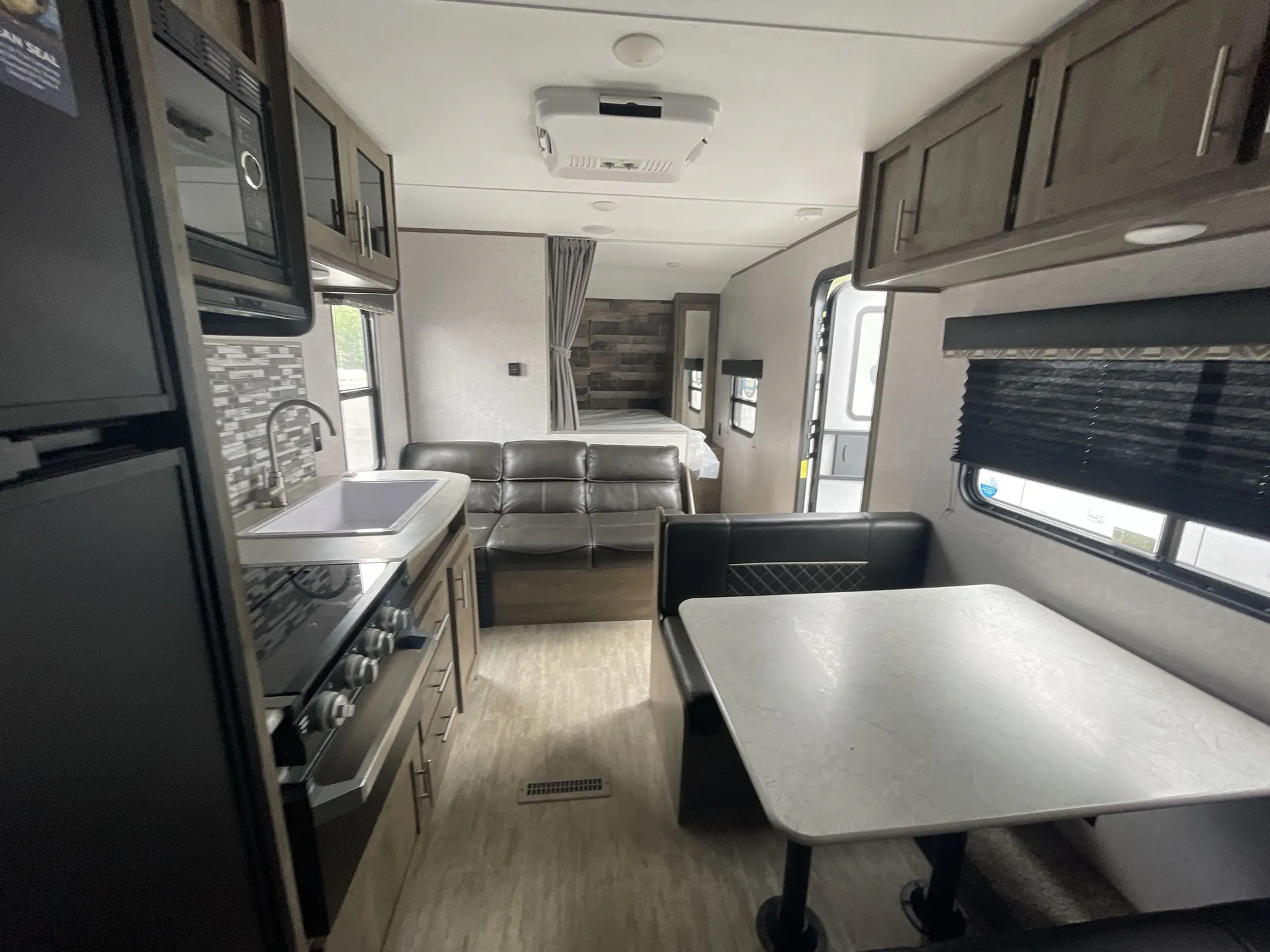 2021 Dutchmen Aspen Trail LE 25BH — living area main