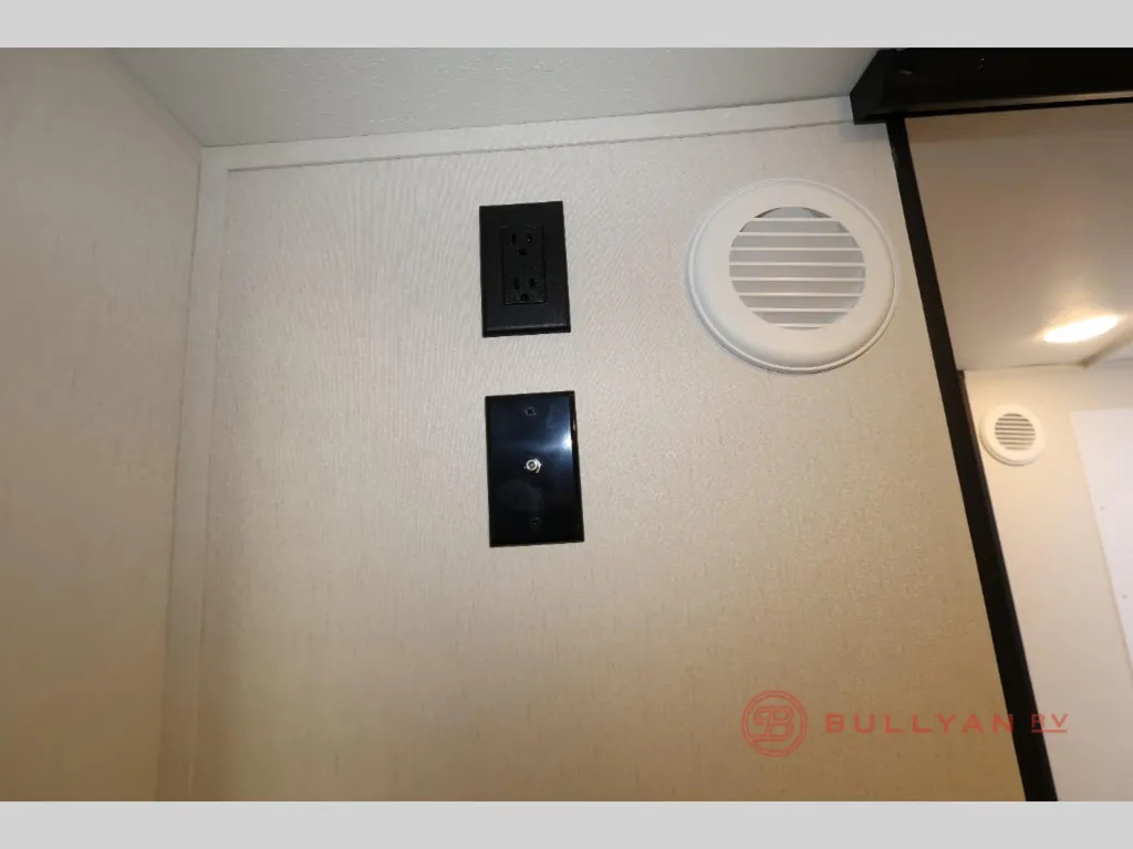 2027 Forest River Cherokee Wolf Pup 16CM, Photos photo 24