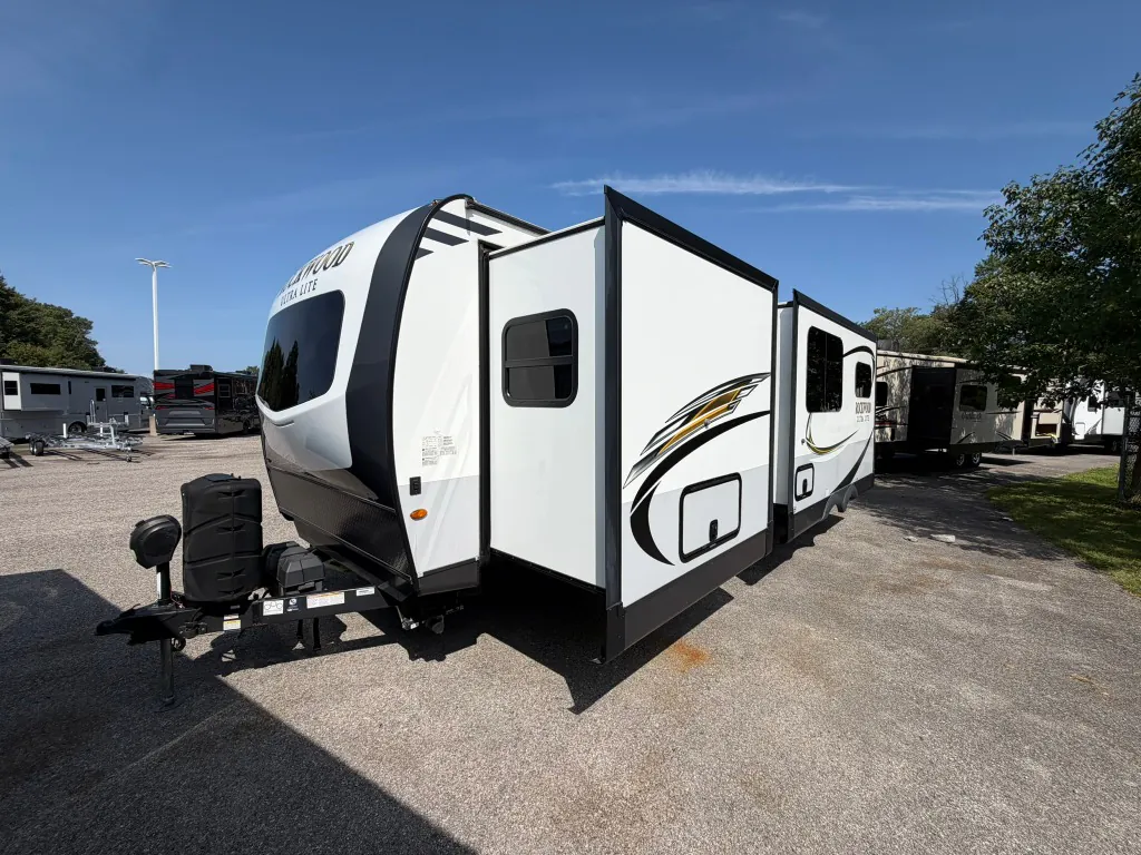 2020 Forest River Rockwood Ultra Lite 2614BS — Photo 5