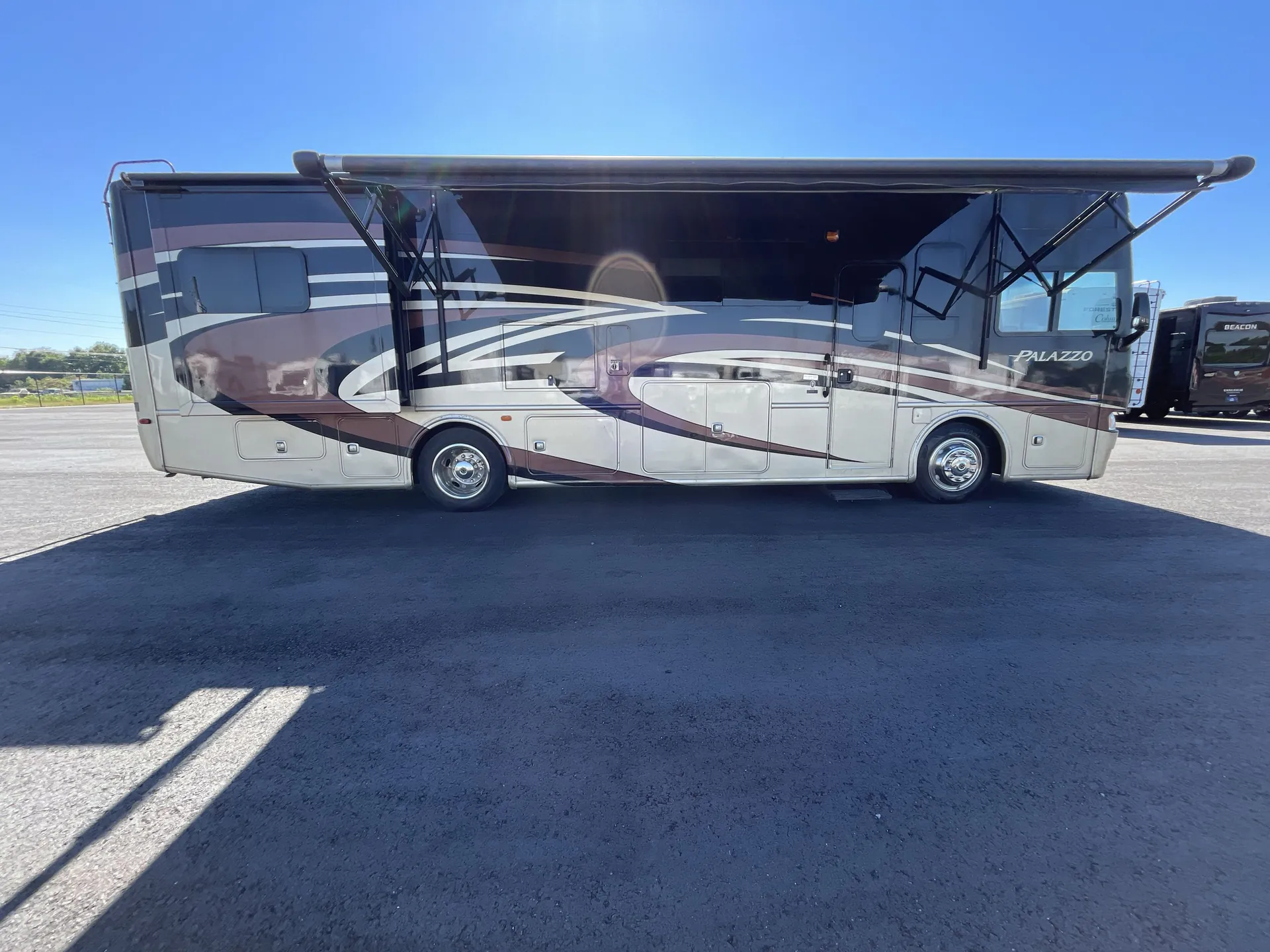 2014 Thor Motor Coach Palazzo 33.2 — campside
