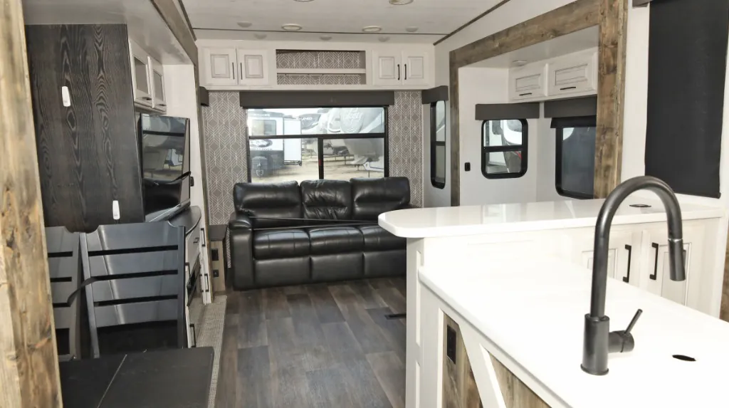 2021 Heartland Bighorn Traveler 35BK - Photo 3