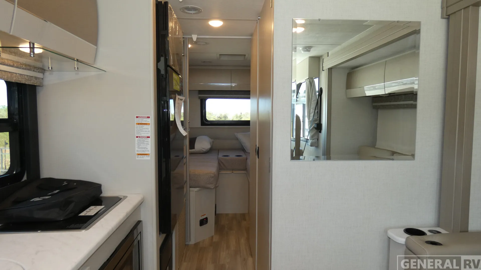 2026 Thor Motor Coach Vegas 24.1 - Photo 3