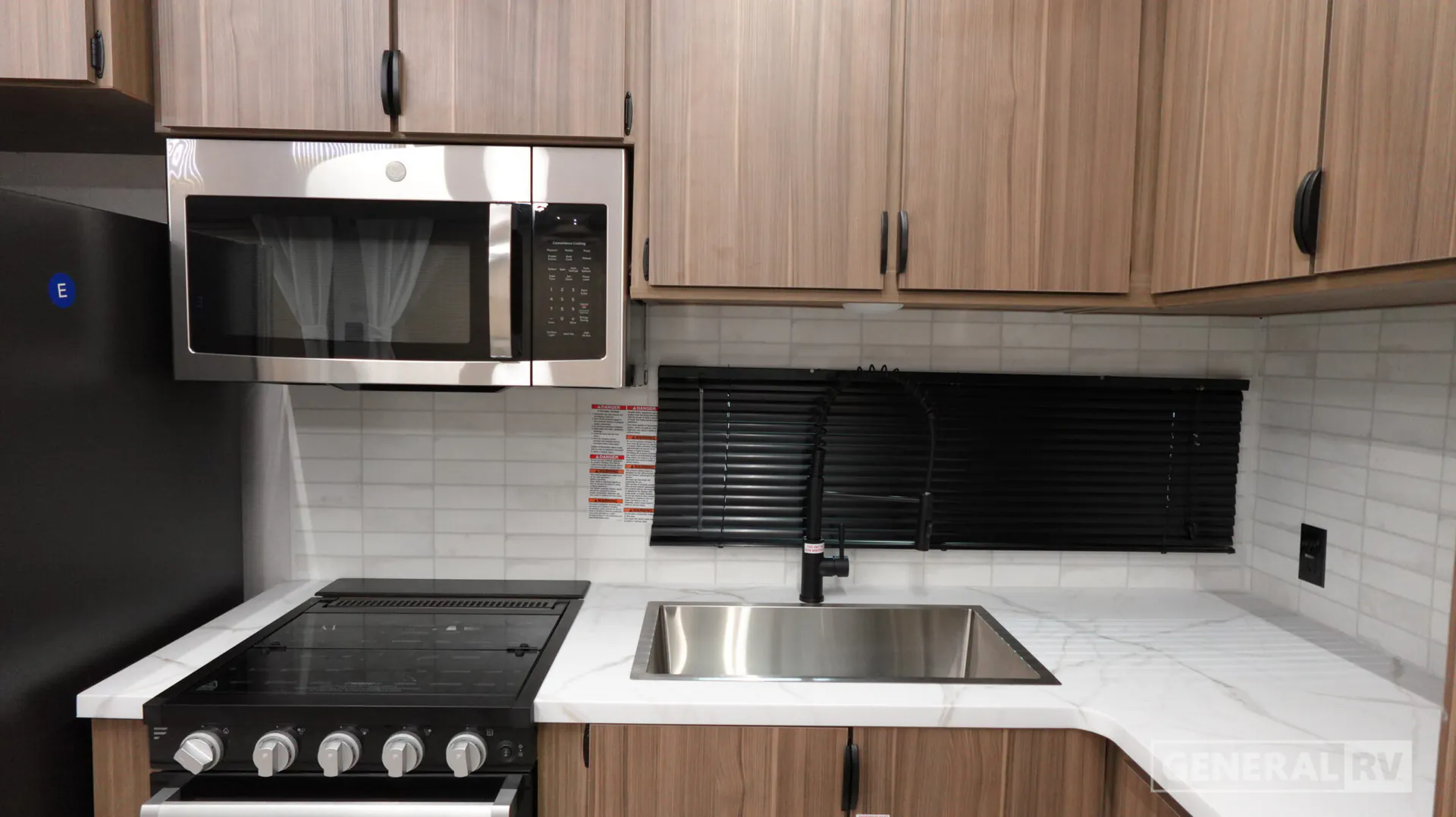 2027 Forest River Salem Villa 353FLFB — Photo 6