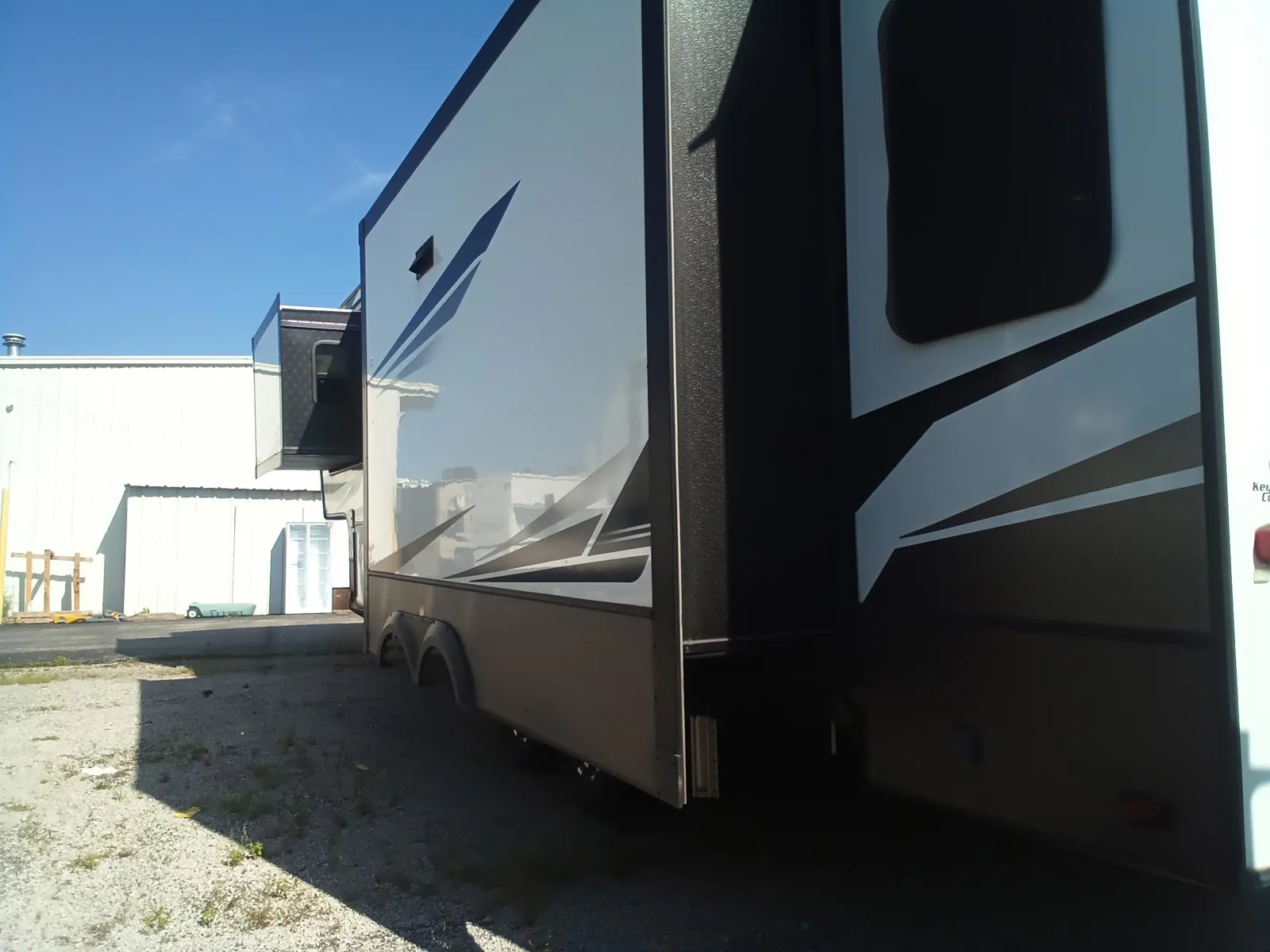 2020 Keystone Avalanche 313RS - Photo 4