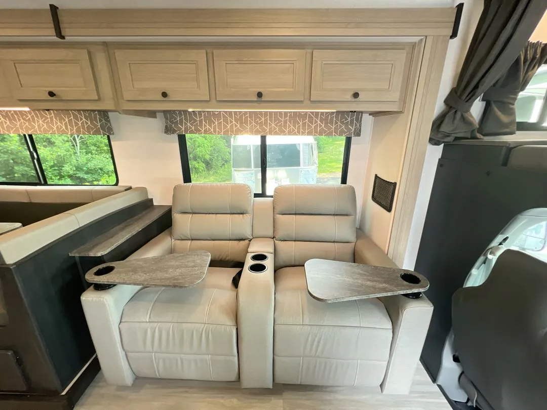 2027 Forest River Sunseeker 3010DS - Photo 4