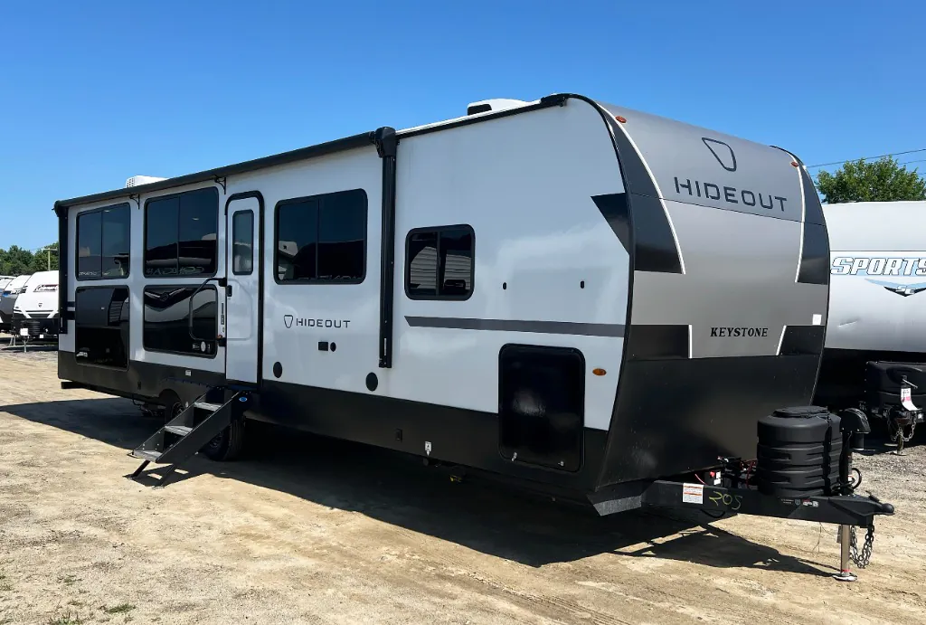 2027 Keystone Hideout Max 31SUNROOM dealer photo 1 from SR1 Companies