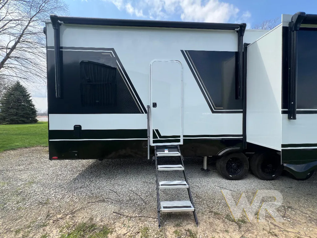 2026 Brinkley Model G 3950, Photos photo 10