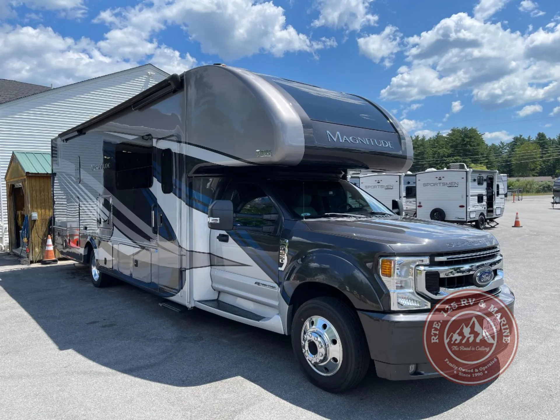 2021 Thor Motor Coach Magnitude SV34 - Photo 2