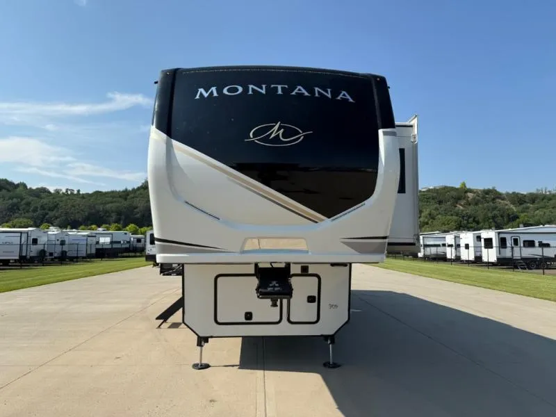 2025 Keystone Montana 3532SP - Photo 3