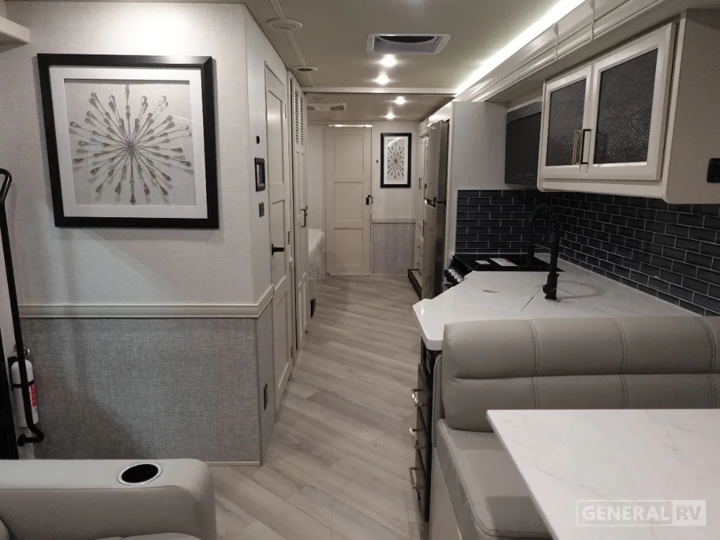 2026 Holiday Rambler Invicta 33HB - Photo 3