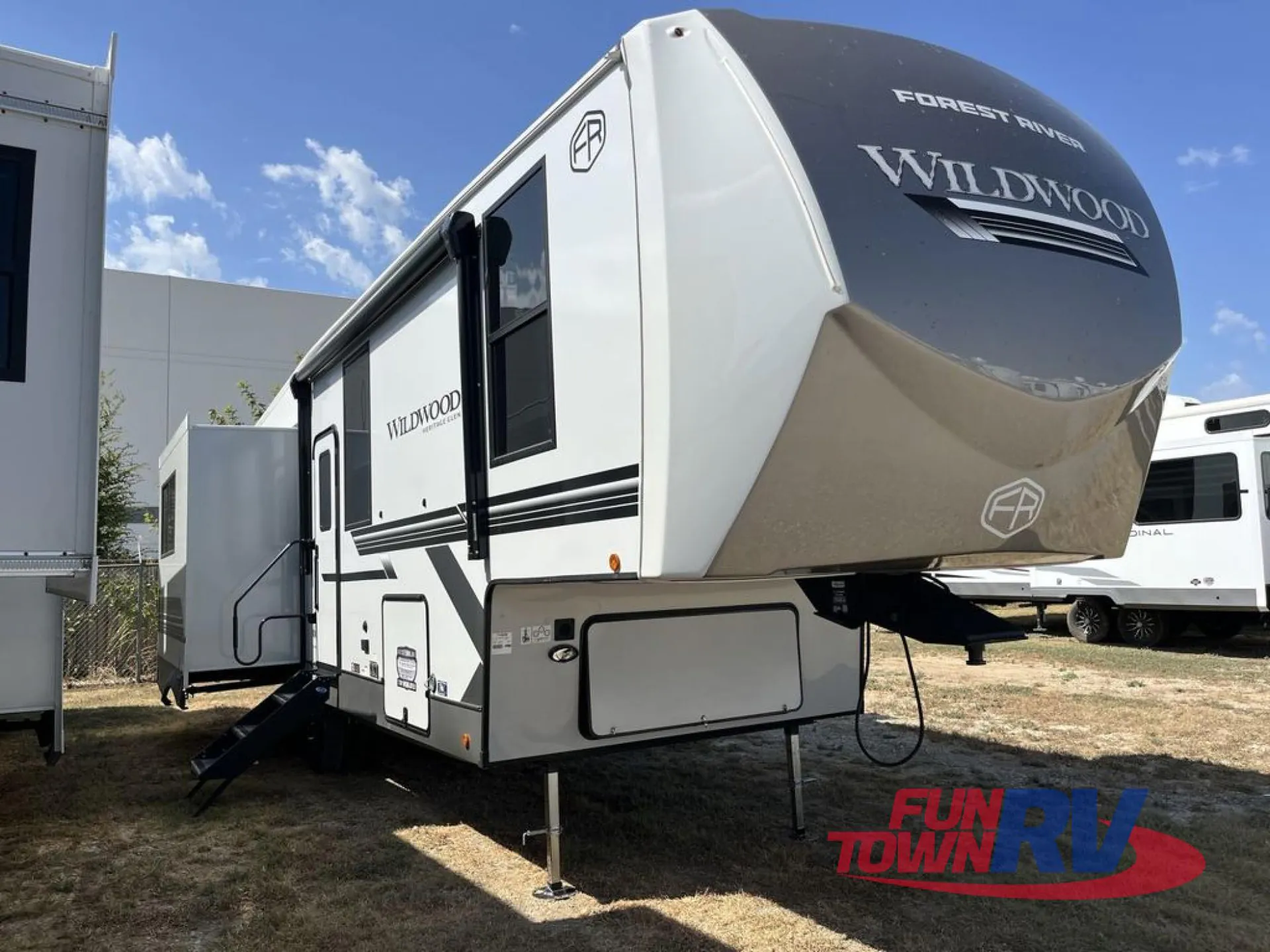 2027 Forest River Wildwood Heritage Glen 286RL dealer photo 1 from Fun Town RV