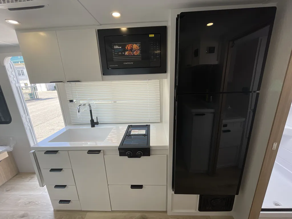 2027 Winnebago Micro Minnie 2108DS, Photos photo 8